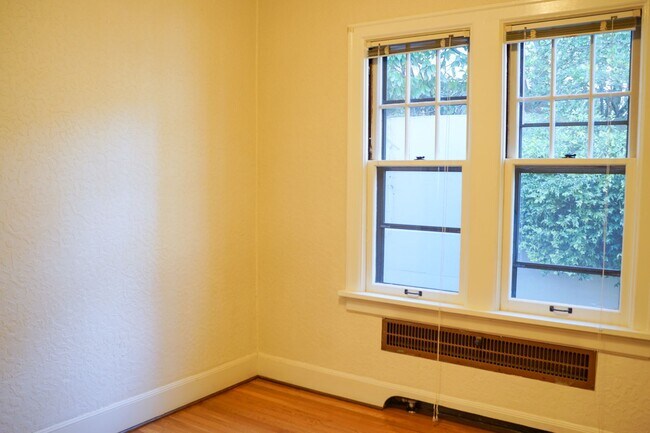 Building Photo - Tired of Commuting? This Amazing Townhome ...