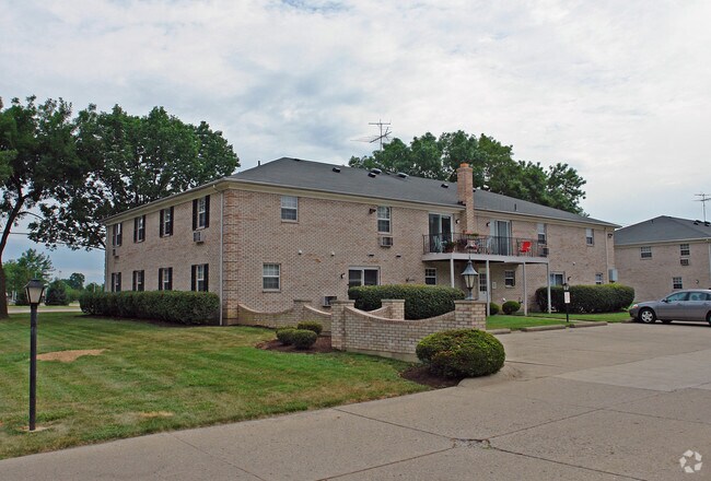Building Photo - 320 E Alex Bell Rd