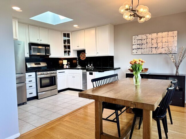 Building Photo - 3BR/2BA | Unobstructed Panoramic Views | Live Above the Fog | Intentional Living