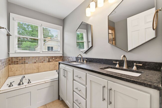 Building Photo - Decatur's Hidden Gem: Renovated 3BR Retreat with Expansive Backyard, Fruit Trees & Unbeatable Loc...