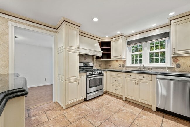 Building Photo - 39 Harland Rd