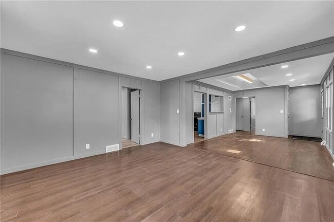 Building Photo - 114 N Emma St