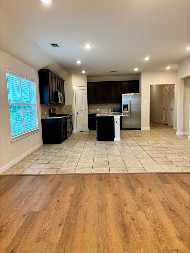 Building Photo - The Perfect Blend of Space & Location – 5 Beds Near Alliance