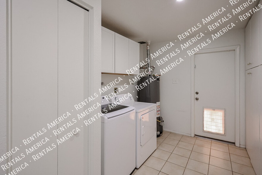 Building Photo - 5214 W Redfield Rd