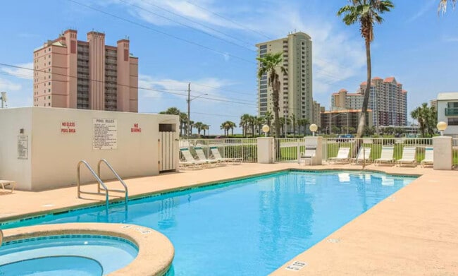 Building Photo - 572 E Beach Blvd