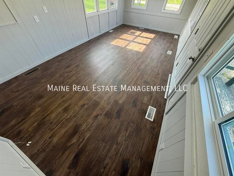 Building Photo - 4 Hall Dr
