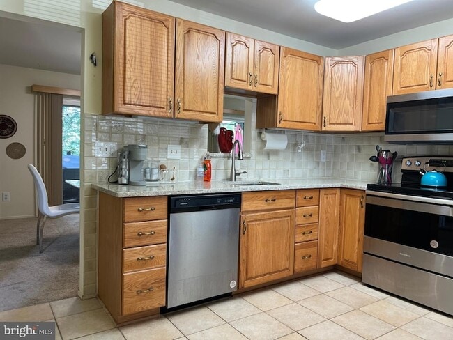 Building Photo - 9547 Fern Hollow Way