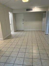 Building Photo - 716 Oakgrove Dr
