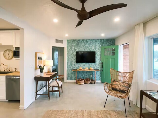 Building Photo - FARM VIEW BUNGALOW across from UofA Campus Farm! Available Today!