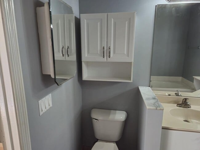 Building Photo - Prime Location & Modern Comfort in Greenacres! 3 Bed 2.5 Bath Townhouse