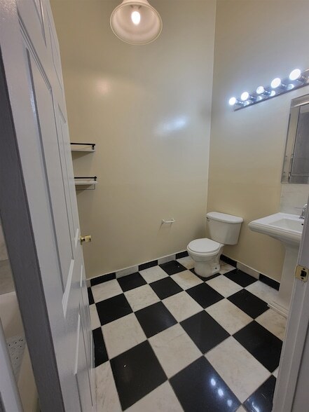 Building Photo - 409 W 53rd St