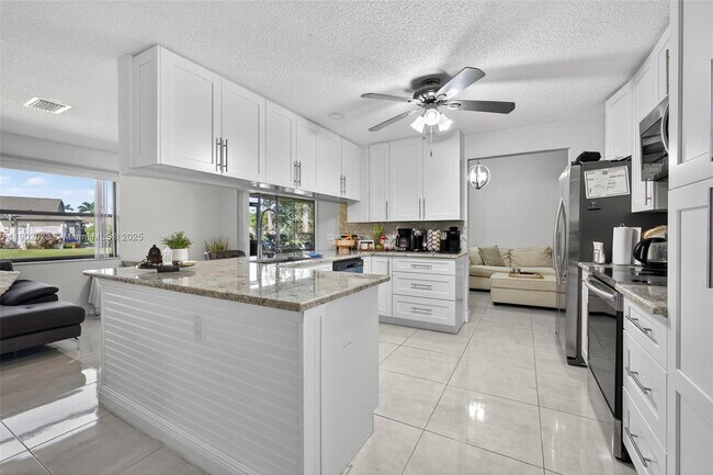 Building Photo - 100 Miramar Ave