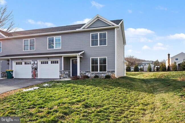 Building Photo - 120 HART Ln