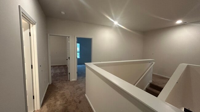 Building Photo - 415 Pointe N Dr