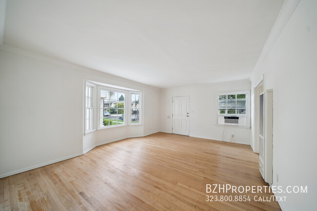 Building Photo - 1047 S Holt-