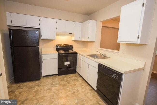 Building Photo - 803 College Ln