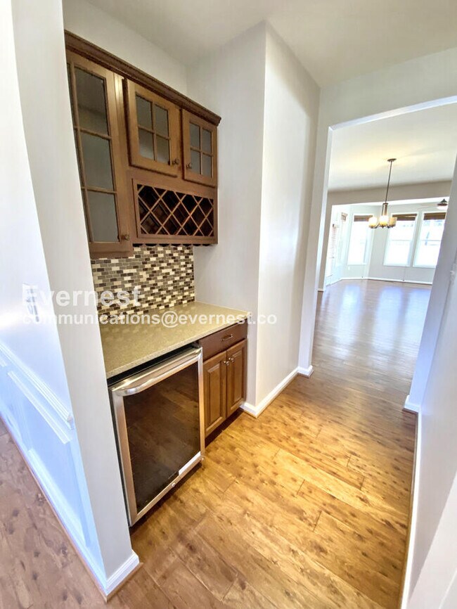 Building Photo - 5 Bed, 4.5 Bath Home with Fenced Yard & Garage / Coming Soon!