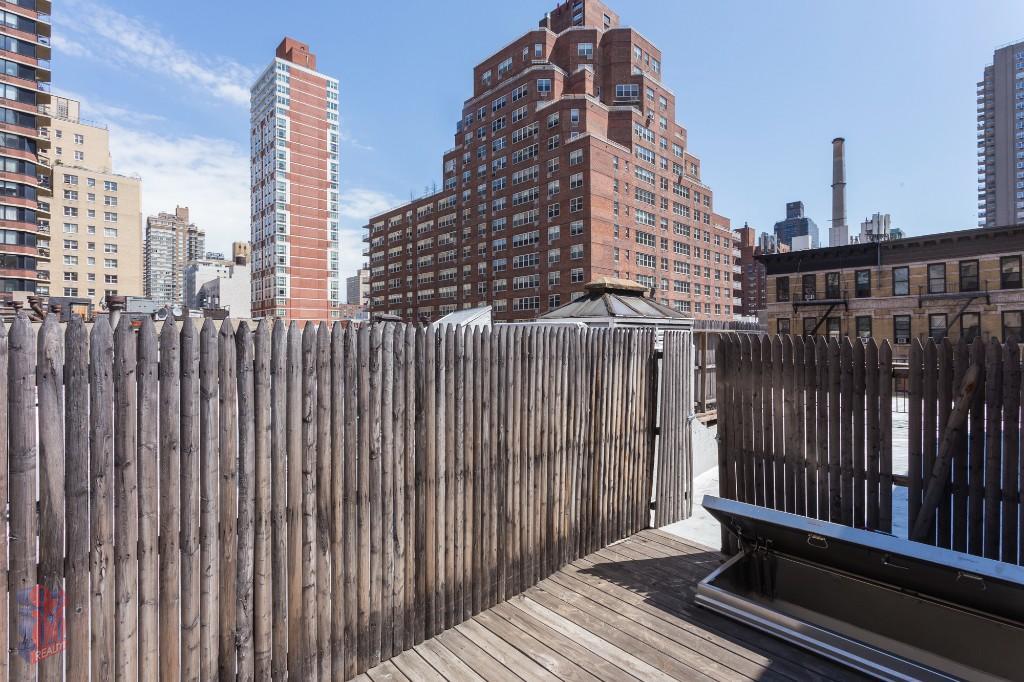 Building Photo - 1373 1st Ave