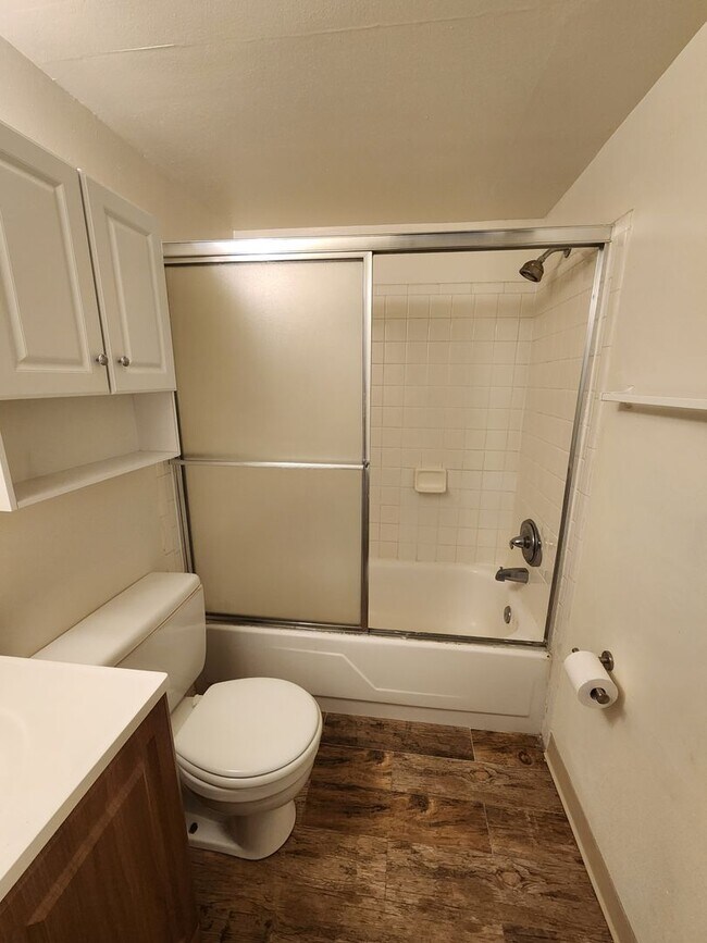 Building Photo - Gorgeous 1 Bed 1 Bath Condo In Fantastic L...