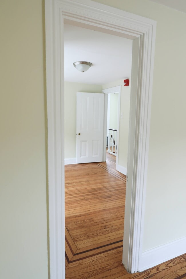 Building Photo - 53 W Maplewood Mall