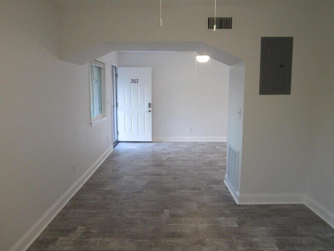 Building Photo - 315 Bream Ave