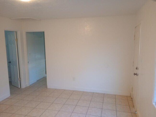 Building Photo - 1 bedroom in Eloy AZ 85131
