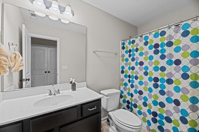 Building Photo - 211 Lynden Ln