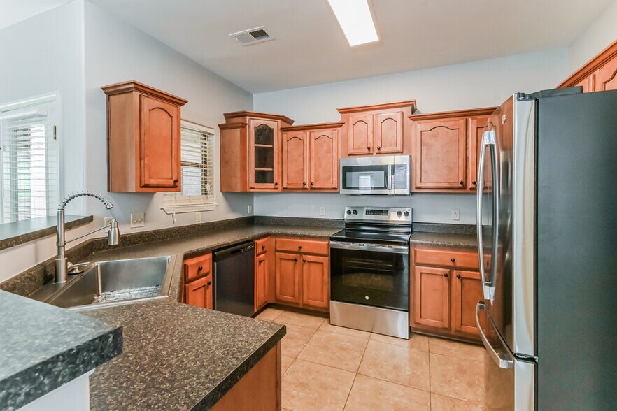 Building Photo - 305 Garden Springs Dr