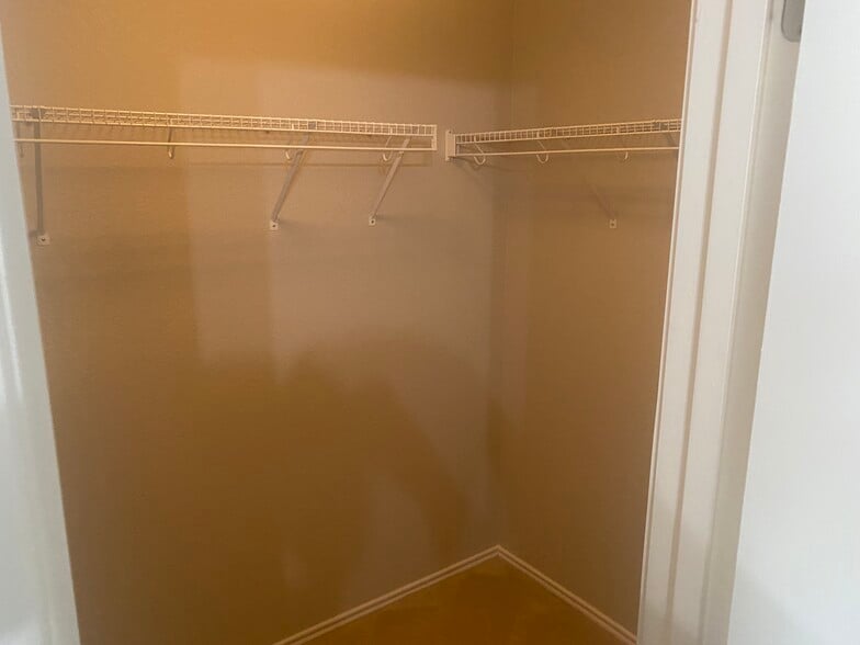 Master Walk In Closet - 191 Black