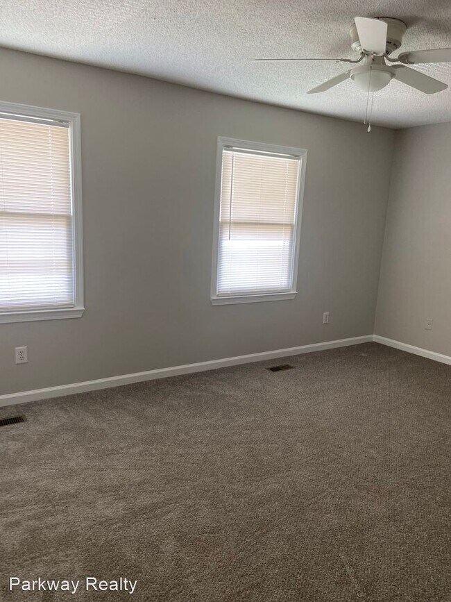 Building Photo - 3 br, 1.5 bath House - 2572 Hampstead Drive