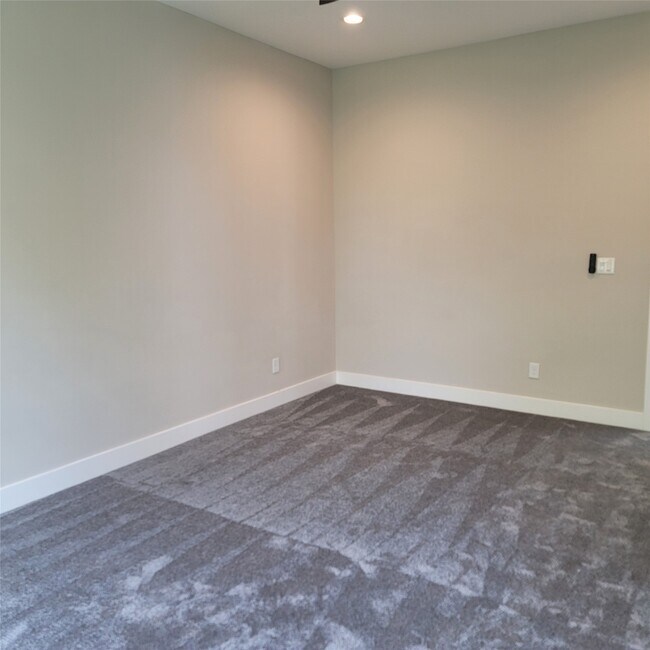 Building Photo - 4207 Stassen St