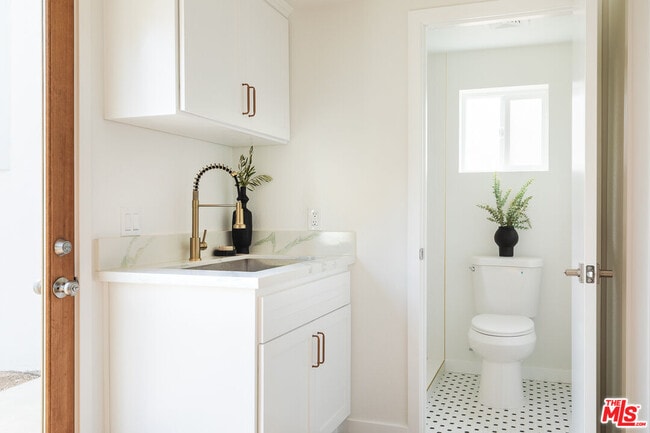 Building Photo - 784 Elmira St