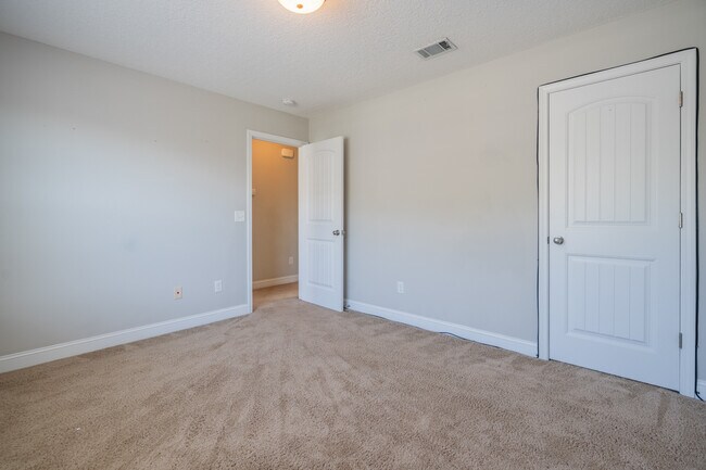 Building Photo - 141 Powers Dr