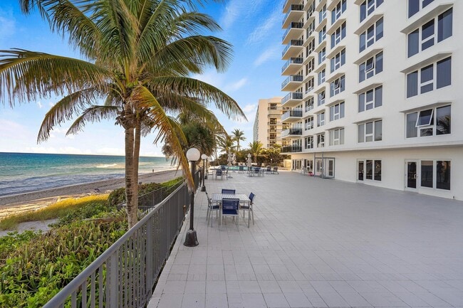 Building Photo - 2066 N Ocean Blvd