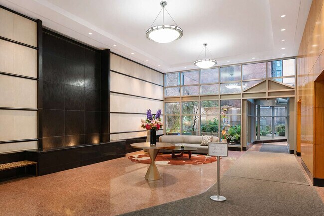 Building Photo - 350 W 43rd St