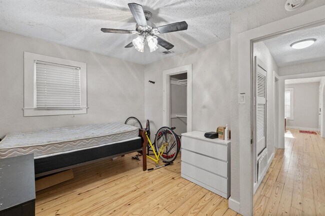 Building Photo - 1202 E 29th St