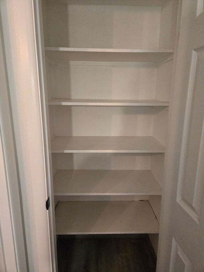 Building Photo - Coming Soon! ?Beautiful 4 bed, 2 bath Home, NO HOA! (Available 05/15/26)