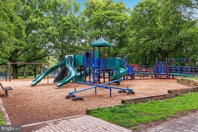 Building Photo - 4817 Chevy Chase Blvd