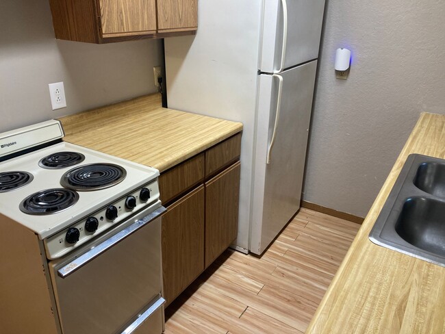 Building Photo - 1 Bedroom 1 Bathroom Apartment!