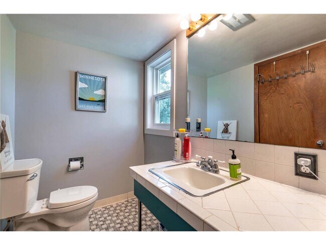 Building Photo - 1409 Hoot Lake Dr