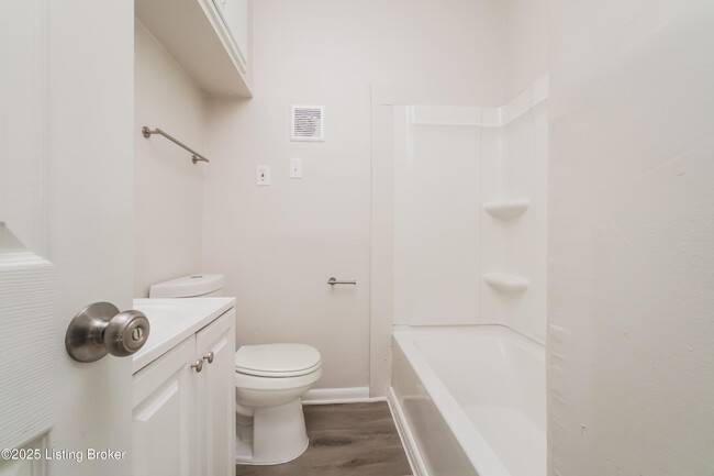Building Photo - 115 S 39th St