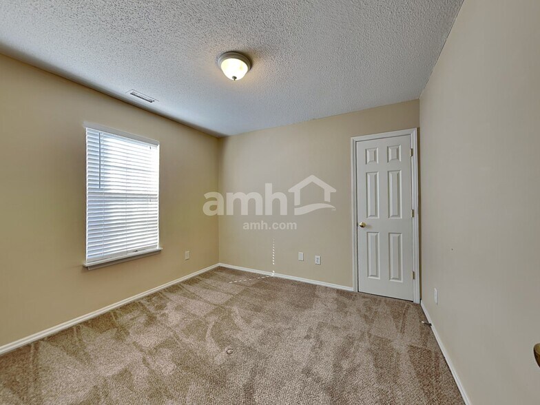 Building Photo - 6437 Saybrooke Dr