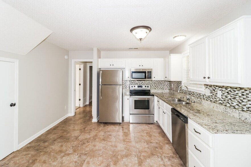Building Photo - 7546 Dogwood Ln