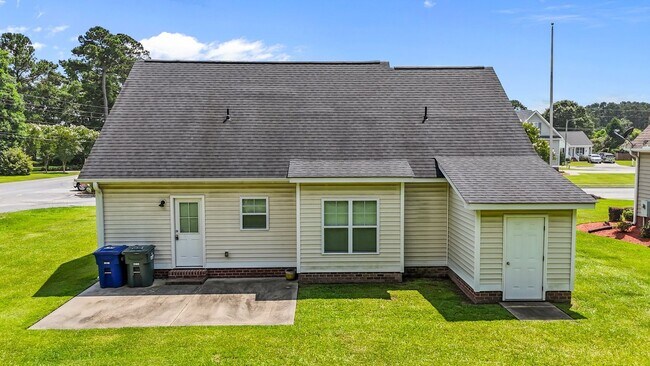 Building Photo - Three-bedroom, two-bathroom home located i...