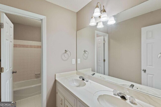 Building Photo - 4565 Ashmore Cir