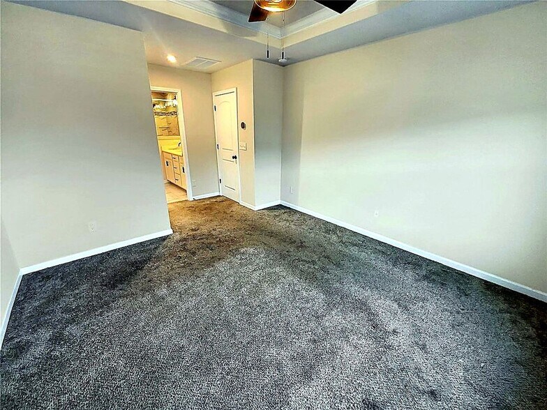 Building Photo - 11052 Chalkbark Ln