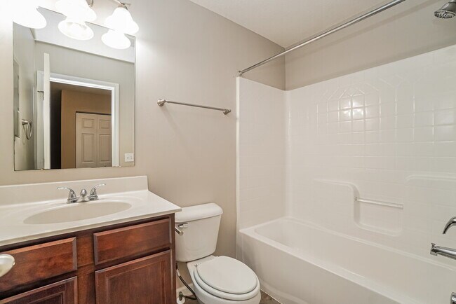 Building Photo - 6334 Oak Trail Dr