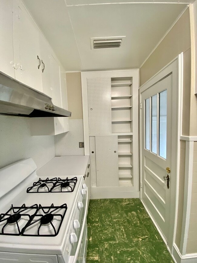 Building Photo - South Highlands Bungalow for Lease | 71104...