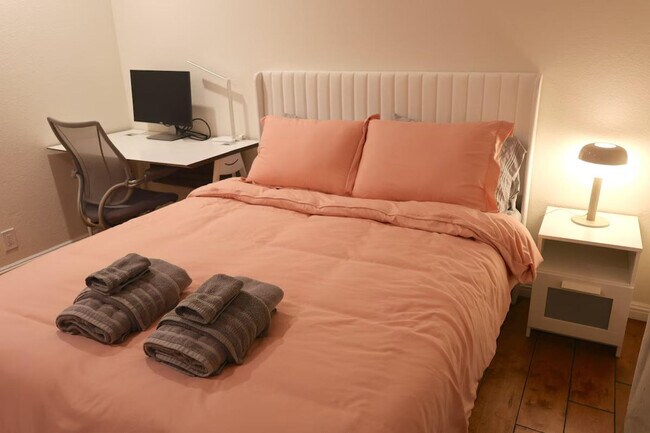 Building Photo - 6505 Skyfarm Dr