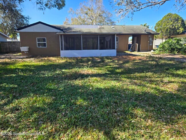 Building Photo - 771 Onyx Dr NE